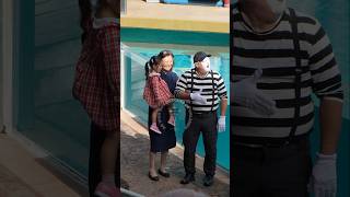 Мим Том подражает девушке 👶😂🤣#tomthemime #seaworldmime #seaworldorlando