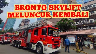 BERONTO SKYLIFT MELUNCUR KEBAKARAN GEDUNG KEMENKUMHAM