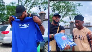 WATCH HOW LATEEFF ADEDIMEJI & HIS WIFE GIFTED ODUNLADE ADEKOLA A MERCH CLOTH FROM HIS MOVIE LISABI