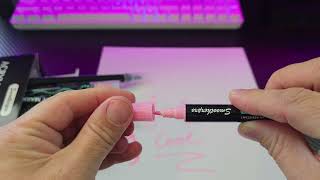 Acrylic Markers Make Art Time Fun! | #acrylicmarkers