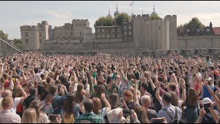 SIX Flashmob - Tower of London