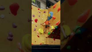 Comp wall beta break I don’t do dynos 🤷🏽‍♂️#bouldering #indoorclimbing