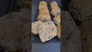 Brötchen backen mit Buttermilch und Körnern #food #backen #germany #recipe #brötchen #shorts #viral