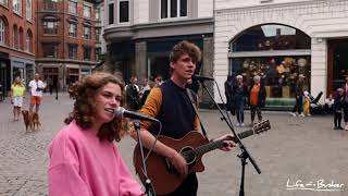 Streetmusicians play the all time classic "Hallelujah"