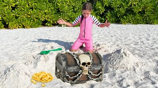 Sofia and Max playing on the Beach with Kids Toys and having fun on the Sand!