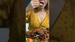 King eating crab #eating #khmertraditional #asmr #asmrfood #foodsounds #mukbang