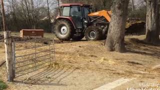 Le tracteur de mon bahu cure le fumier de la bergerie !!!