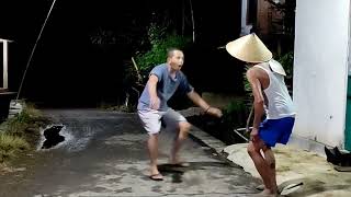 Prank kakek cangkul bikin kaget auto panik || funny ghost prank