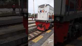 Ngintip proses penyambungan lokomotif #keretaapi