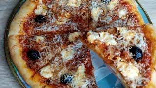 بيتزا بالعجينة السحرية بنينة وخفيفة وصلصة طماطم روووووووعة 🍕pizza