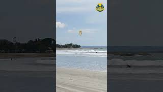 KITE SURFING ATAU SELANCAR LAYANG DI PANTAI KUTA BALI, SERU..! PART 2 #shorts #kitesurfing #kuta