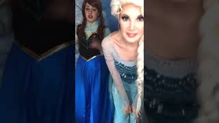 Elsa and Anna facebook live Crack! COSPLAY