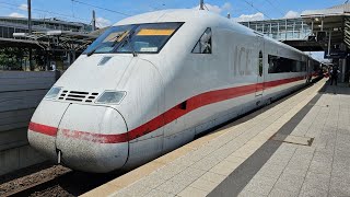 ICE 2 Baureihe 402 bei der Einfahrt und Ausfahrt am Bahnhof Düsseldorf Flughafen.