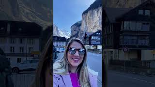 Lauterbrunnen! Um vale suíço cercado de cachoeiras!