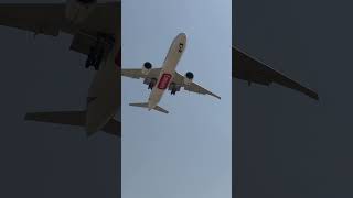 Emirates 777 landing in Dubai