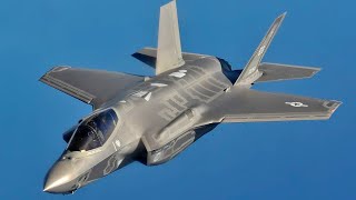 F35 flies over Fremantle