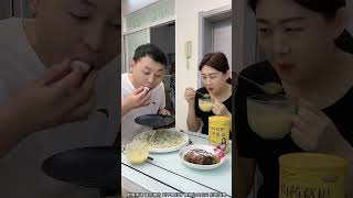 😂🍽️ Ultimate Food Face-Off: Husband vs. Wife – Who Will Win This Hilarious Challenge? #FunnyVideo