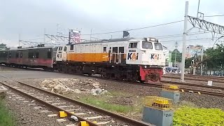 Hunting Ramainya Siang Hari Ke 7 Ramadhan Krl Commuterline & Ka Jarak Jauh Stasiun Bekasi #part2