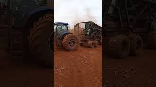 Trator New Holland T7 245 no transbordo