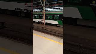 FEEDER KERETA CEPAT BERANGKAT DARI STASIUN BANDUNG