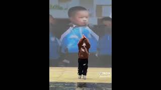 Tibetan little boy dance hindi song kala chasma #hindisong