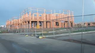 这是美国用木头建的商业房 1 These are commercial houses built in American by wood 1【我的美国生活 My American Life】#1