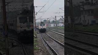 XING WITH PURUSHOTTAM EXPRESS IN DDU YARD 💥🔥  #wap7 #indianrailways #indiantrains #ytshorts