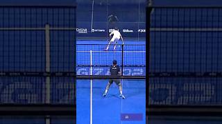 PUNTAZO! Javi Garrido por la ESPALDA Y SMASH #padel #premierpadel #padelhighlights #padelvideos