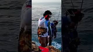 BEGINI JADINYA JIKA PIRANTI UL DIPAKAI SAAT  IKAN LAGI MENGGILA,ROCK FISHING