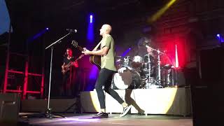 Milow spielt „You and me (in my pocket)“ in Bopfingen