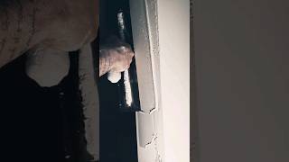 Applying a tight skim coat to a pillar #drywallfinisher #satisfying