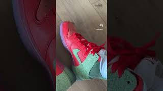 Nike SB Dunk High Strawberry Cough 420