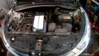 Hyundai IX35 замена воздушного фильтра. Hyundai Tucson IX35 replacing the air filter