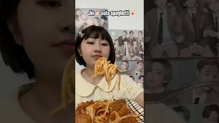 Jin eat her Spaghetti 🍝 lol 😂 sharing is caring 💜 #btsfunny #kimseokjin #jin #bts #shorts