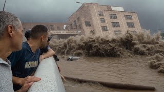 In Beijing, China! Bridge collapses and floods inundate Beijing