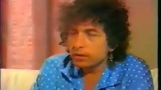 Bob Dylan vs. an interviewer - What makes you laugh?