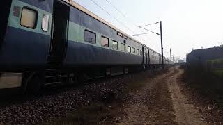 Blazing WDM3A with Somnath Express (Ahemdabad Jammu Tawi)