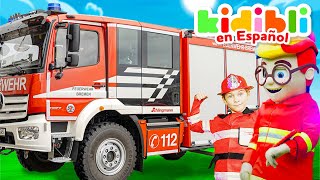 Los niños fingen ser bomberos | Los niños juegan a fingir ⛑ Kidibli