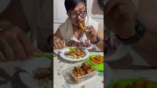 Abang batak makan pedas