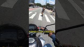 QUASE PERDEU O CHINELO DA CRIANÇA 😂 #motovlog #motos #motoboy