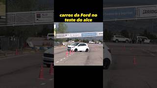 Carros da Ford no teste do alce