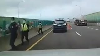 Taiwan: Tesla fails to spot cop car and rear-ends it