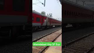 Ahemdabad GKP Express Skip Jkhaniya Full speed #ahemdabad #varanasi #19490 #19489 #wap7 #gorakhpur