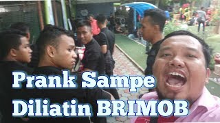 DIPELOTOTIN BRIMOB GARA-GARA NYANYI KENCENG