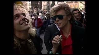 David Bowie & Peter Frampton, Madrid searching for refreshments. Part one.