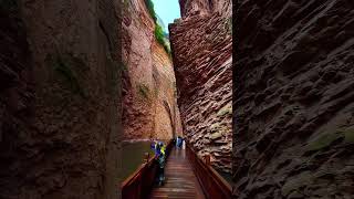 Come to Taihang Mountain this autumn and see the most distinctive Red Cliff Danxia.