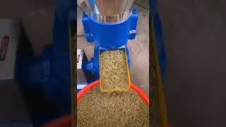 The crushed grass, straw, corncob, cornmeal and other soft materials can be fed to poultry etc.