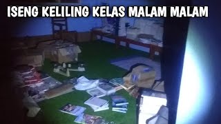 ADA APA YA/ COBA KELILING KELAS DI MALAM HARI