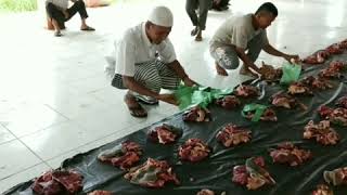 Proses pembagian daging kurban