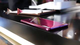 LG V30 in Raspberry Gold hands-on